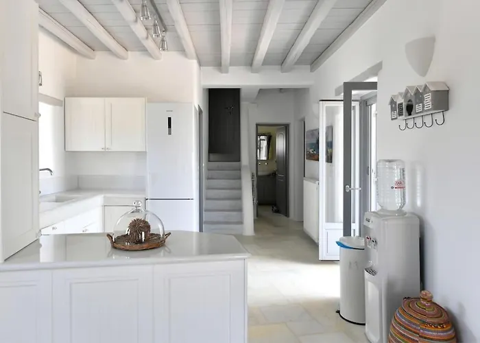 Sunray Paros Front 2 Bedroom House Next To Kite Sports Vakantiehuis